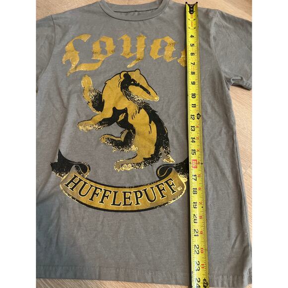 Harry Potter Hufflepuff Gray Tee Size Youth M Universal Studios Wizarding World - Picture 2 of 6